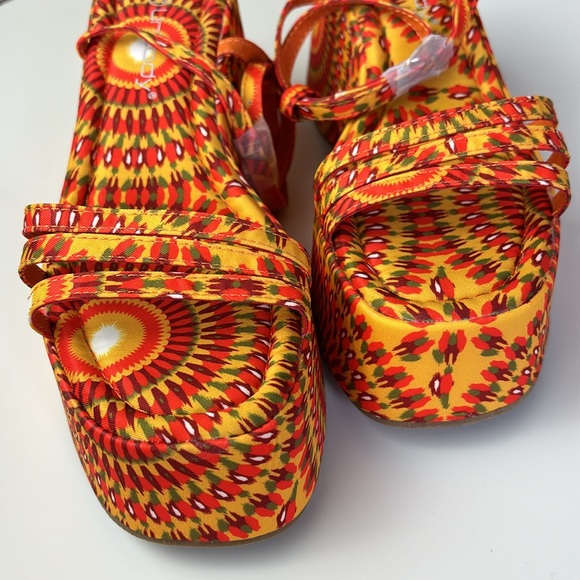 NEW| Retro 70’s Colorful Platform Sandals - Picture 9 of 10